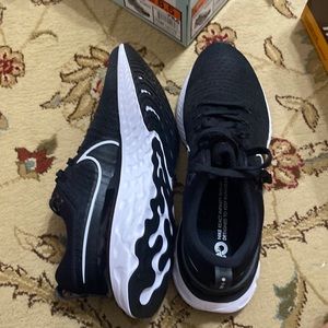 Nike mens shoes